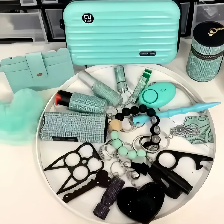 18 Pcs Teal And Black New Design Keychain Set